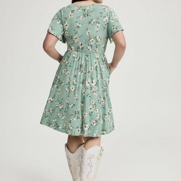 Torrid Super Soft Light Green Floral Mini Dress, Size 1X - Picture 3 of 5